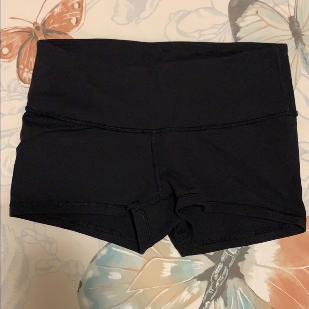 Lululemon black biker booty short